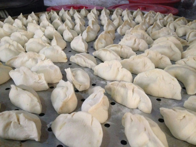饲料颗粒机厂家吉姆克家人一起包饺子过暖暖冬至