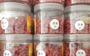 客户用颗粒机压制的颗粒